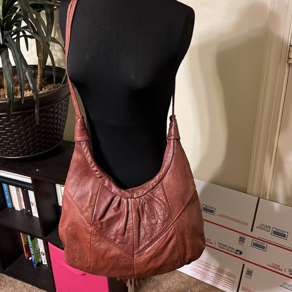 Fringe crossbody Hobo bag - Picture 2 of 5